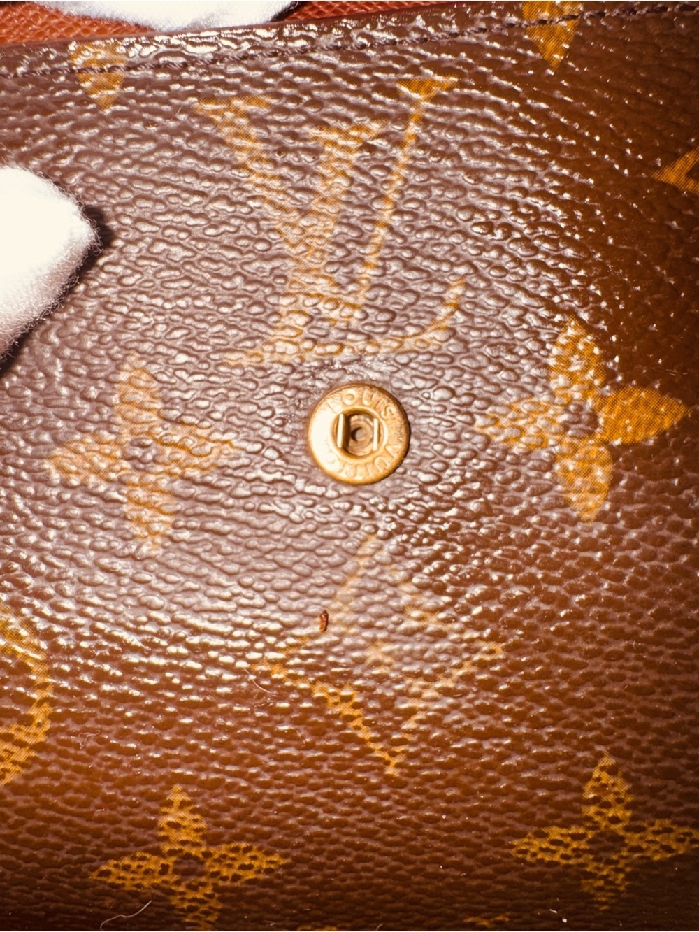 Louis Vuitton monogram Elise compact wallet with White 47 inch adjustable strap - Picture 14 of 16